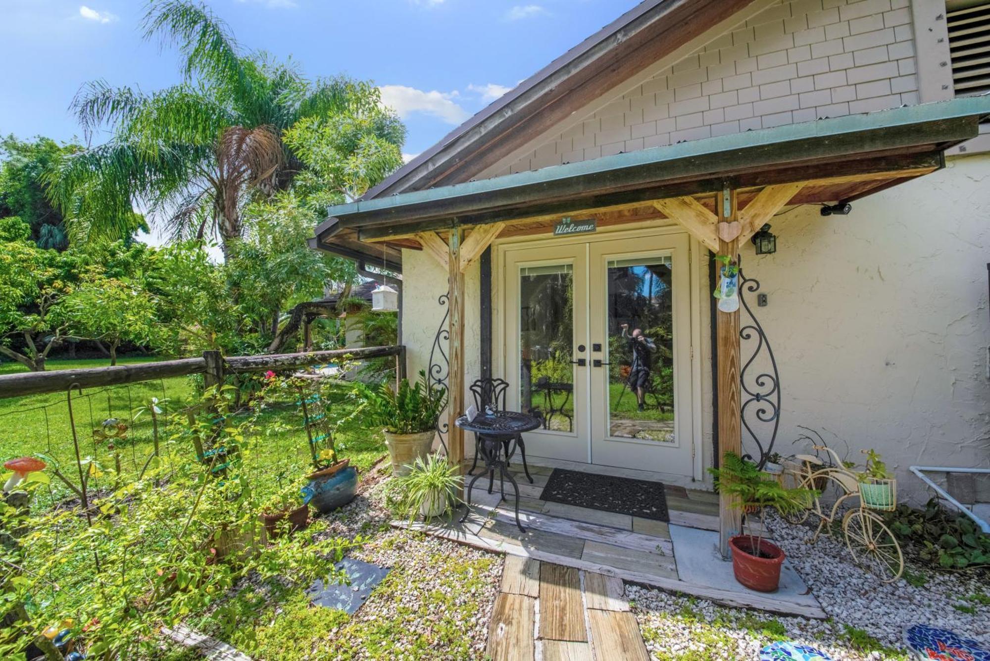 La Quiete Cove For One Bed & Breakfast เลกเวิร์ท ภายนอก รูปภาพ